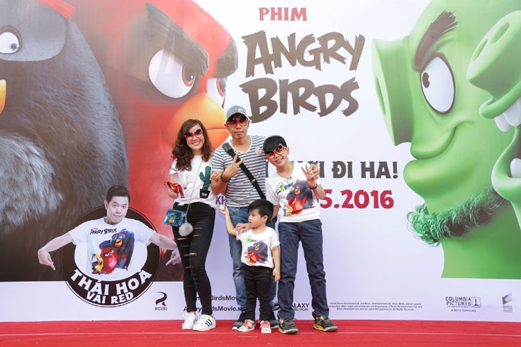 Thai Hoa Huy Khanh hao hung di ra mat phim Angry Birds